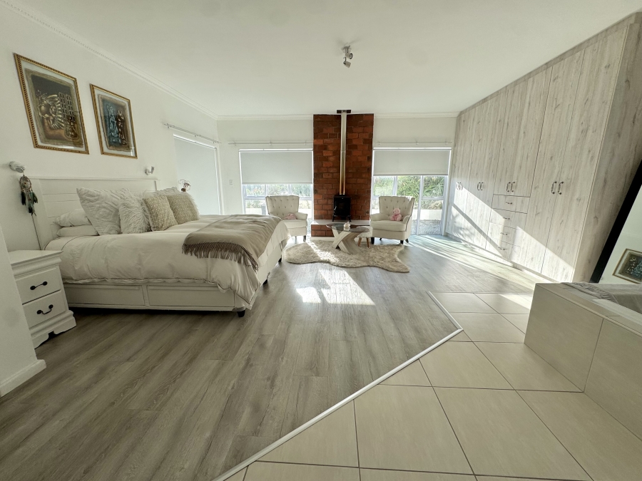 To Let 4 Bedroom Property for Rent in Grotto Bay Western Cape